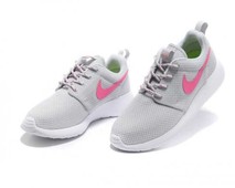 Серые кроссовки женские Nike Roshe Run на каждый день